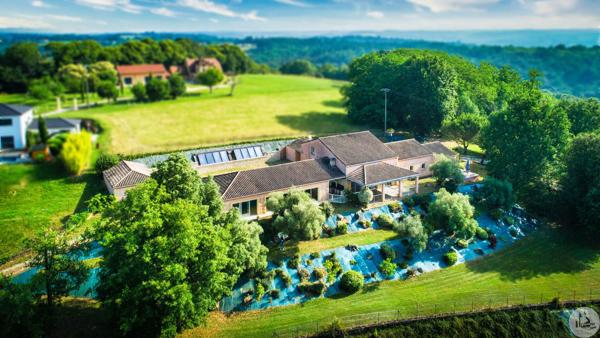 Grande maison contemporaine en situation dominante