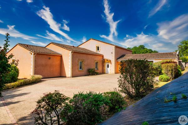 Grande maison contemporaine en situation dominante