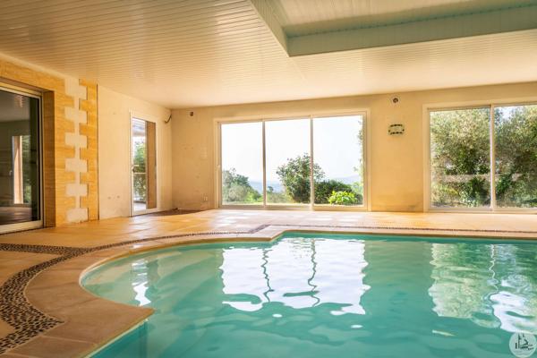 Grande maison contemporaine en situation dominante