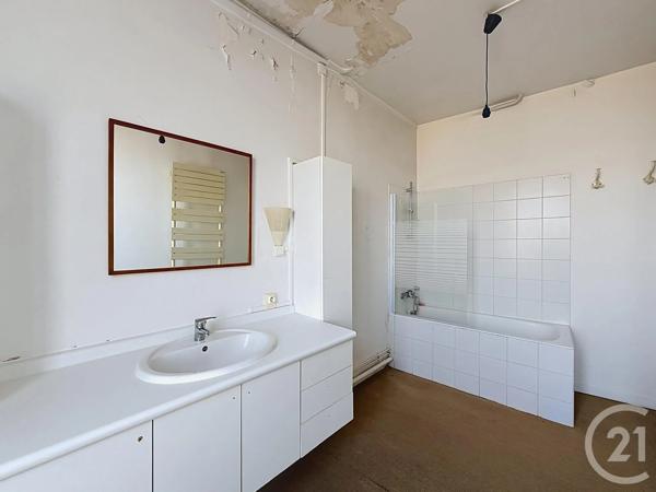 Appartement 4 Pièces à vendre  4 pièces - 103,27 m 2   FONTAINEBLEAU  - 77