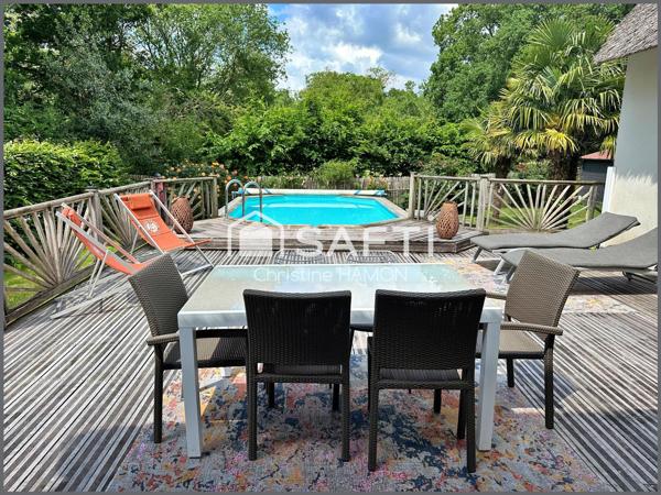 Chaumière contemporaine avec piscine