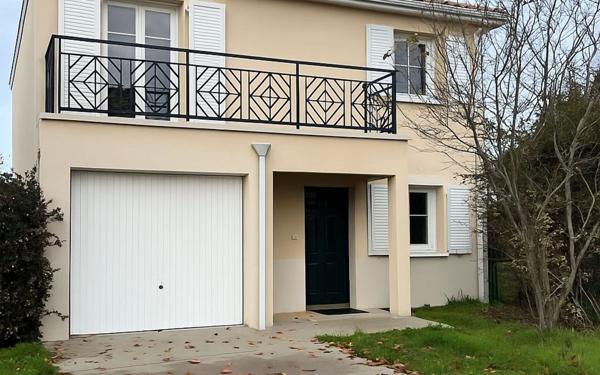 Maison à vendre    5 pièces •  Chauray