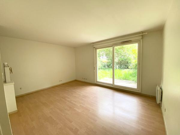 STUDIO 27m² + JARDIN + PARKING - CERGY LE HAUT