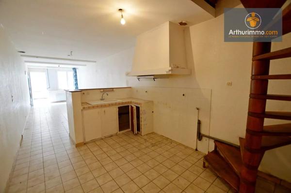Vente                                                      Maison de village
                        
                     3 pièces                      65 m2                     à Duras