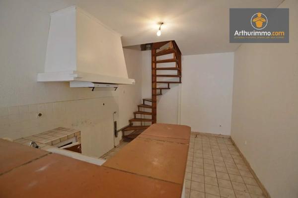 Vente                                                      Maison de village
                        
                     3 pièces                      65 m2                     à Duras