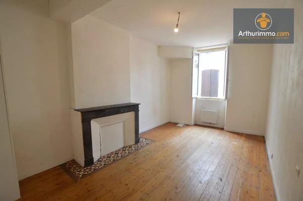 Vente                                                      Maison de village
                        
                     3 pièces                      65 m2                     à Duras