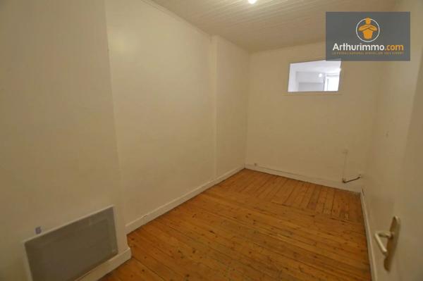 Vente                                                      Maison de village
                        
                     3 pièces                      65 m2                     à Duras