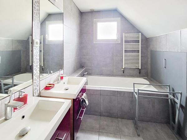 Maison très bien entretenue ! 4 chambres dans quartier pavillonnaire recherché de la Basilique. AU CALME