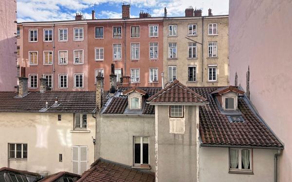 Appartement à vendre    3 pièces • 77,30 m2 Lyon 1