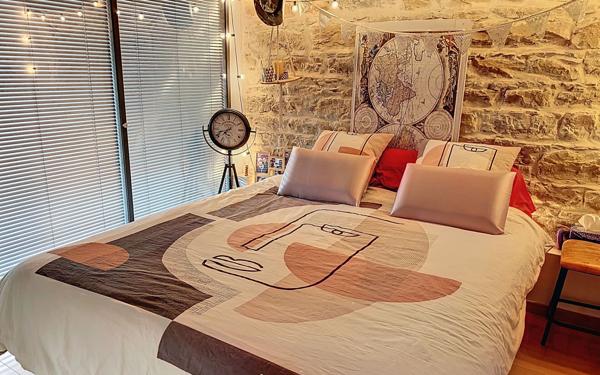 Appartement à vendre    3 pièces • 77,30 m2 Lyon 1