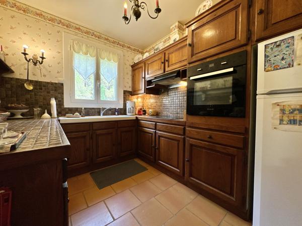 Propriété 5 chambres au bord du lot avec dépendance et garage. Soturac (46700)