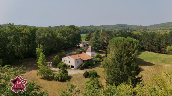 Propriété 5 chambres au bord du lot avec dépendance et garage. Soturac (46700)
