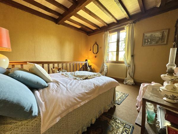 Propriété 5 chambres au bord du lot avec dépendance et garage. Soturac (46700)