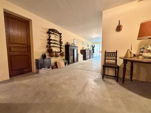 Propriété 5 chambres au bord du lot avec dépendance et garage. Soturac (46700)