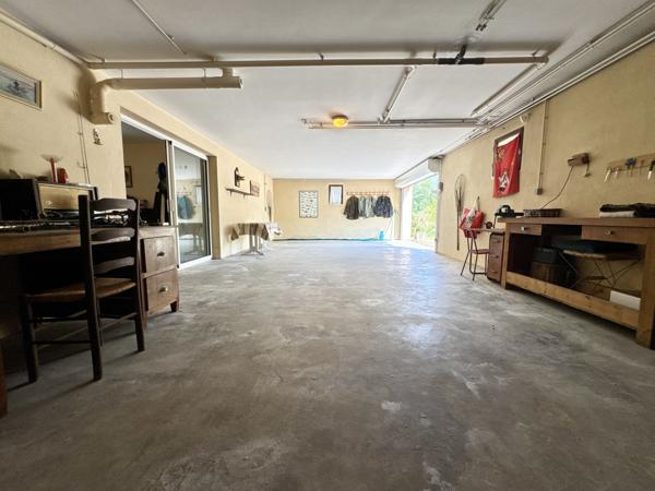 Propriété 5 chambres au bord du lot avec dépendance et garage. Soturac (46700)