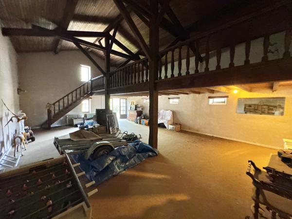 Propriété 5 chambres au bord du lot avec dépendance et garage. Soturac (46700)