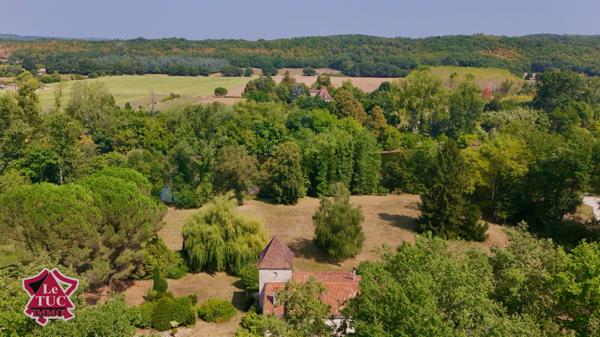 Propriété 5 chambres au bord du lot avec dépendance et garage. Soturac (46700)