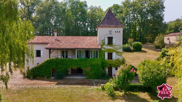 Propriété 5 chambres au bord du lot avec dépendance et garage. Soturac (46700)
