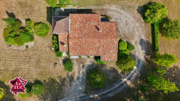 Propriété 5 chambres au bord du lot avec dépendance et garage. Soturac (46700)