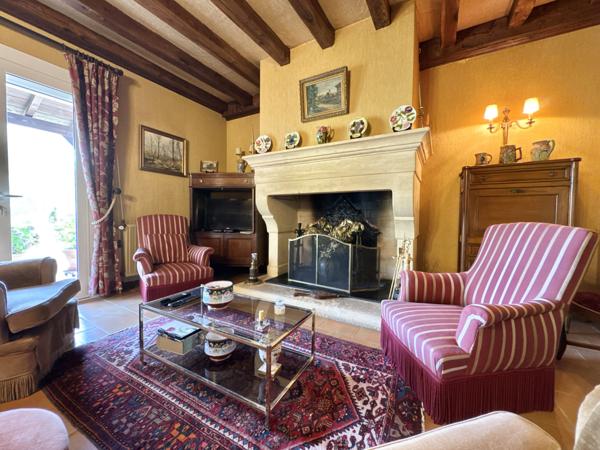 Propriété 5 chambres au bord du lot avec dépendance et garage. Soturac (46700)