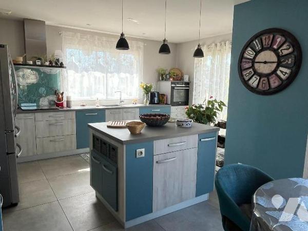 A VENDRE AVEC RESERVE DU DROIT D'USAGE ET D'HABITATION AU PROFIT DU VENDEUR :
Une maison d'hab...