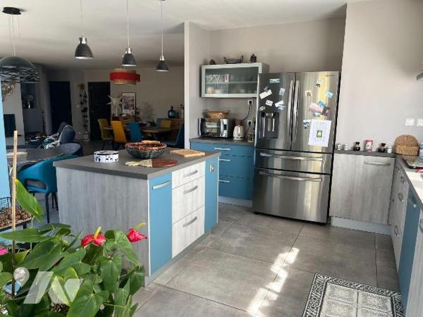 A VENDRE AVEC RESERVE DU DROIT D'USAGE ET D'HABITATION AU PROFIT DU VENDEUR :
Une maison d'hab...