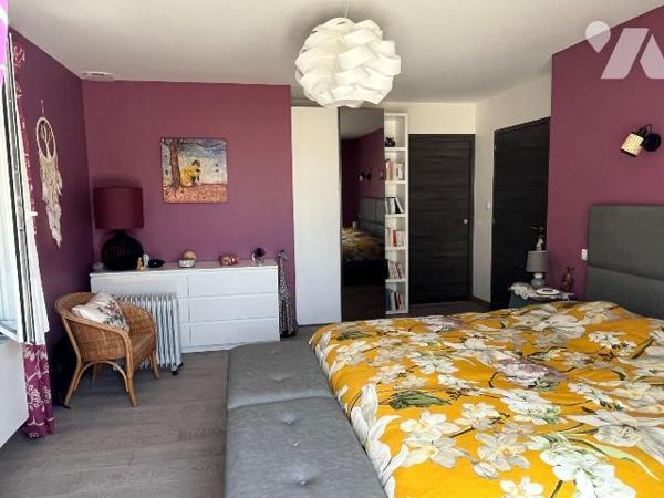 A VENDRE AVEC RESERVE DU DROIT D'USAGE ET D'HABITATION AU PROFIT DU VENDEUR :
Une maison d'hab...