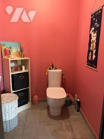 A VENDRE AVEC RESERVE DU DROIT D'USAGE ET D'HABITATION AU PROFIT DU VENDEUR :
Une maison d'hab...