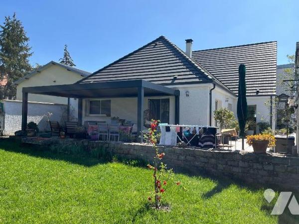 A VENDRE AVEC RESERVE DU DROIT D'USAGE ET D'HABITATION AU PROFIT DU VENDEUR :
Une maison d'hab...