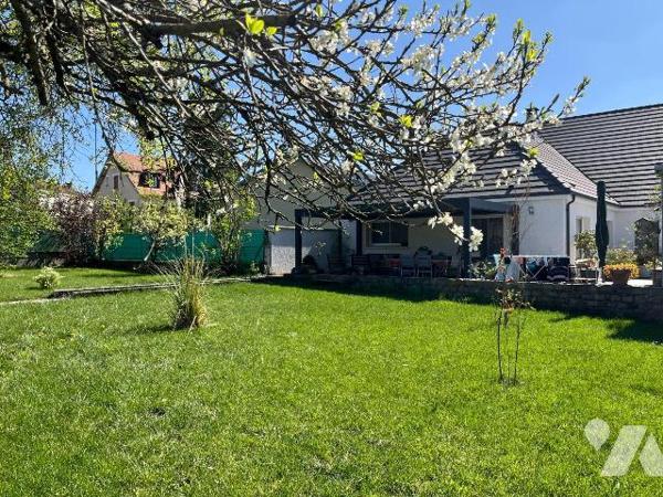 A VENDRE AVEC RESERVE DU DROIT D'USAGE ET D'HABITATION AU PROFIT DU VENDEUR :
Une maison d'hab...