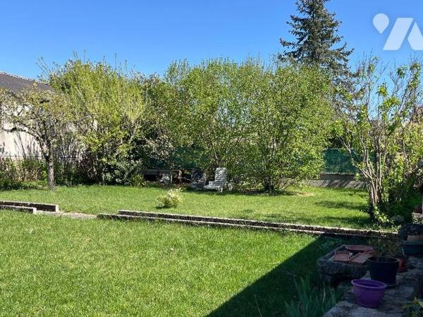 A VENDRE AVEC RESERVE DU DROIT D'USAGE ET D'HABITATION AU PROFIT DU VENDEUR :
Une maison d'hab...