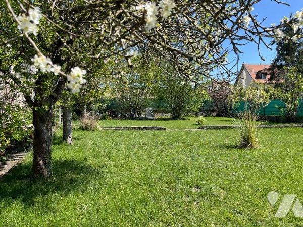 A VENDRE AVEC RESERVE DU DROIT D'USAGE ET D'HABITATION AU PROFIT DU VENDEUR :
Une maison d'hab...