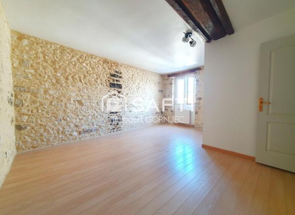 Maison de ville comme neuve avec pierres apparentes