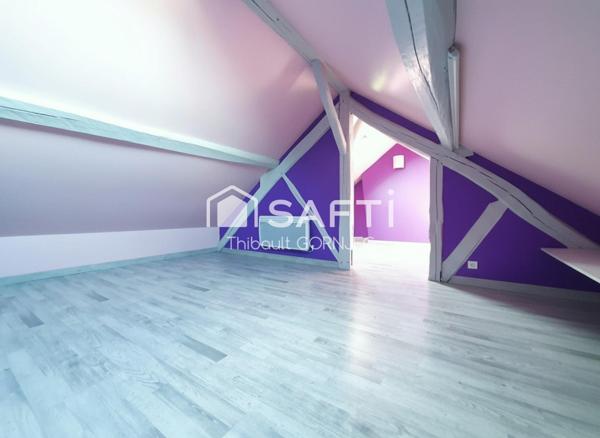 Maison de ville comme neuve avec pierres apparentes