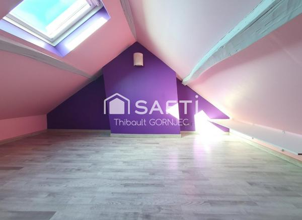 Maison de ville comme neuve avec pierres apparentes