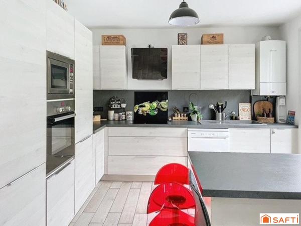 Maison 125 m2 louée actuellement (fin 07.2026) - 4 chambres - terrain 310 m2 - proche tous commerces - RER C