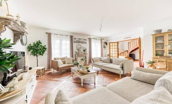 Maison Brie Comte Robert 9 pièce(s) 164.5 m2