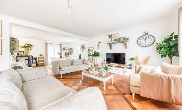 Maison Brie Comte Robert 9 pièce(s) 164.5 m2