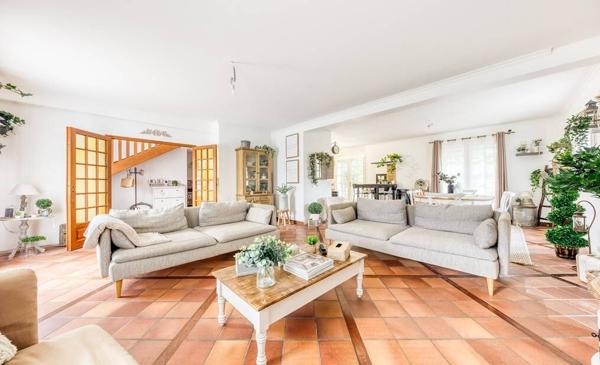 Maison Brie Comte Robert 9 pièce(s) 164.5 m2