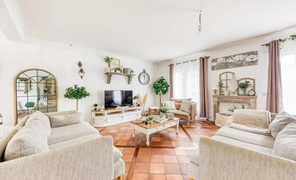 Maison Brie Comte Robert 9 pièce(s) 164.5 m2