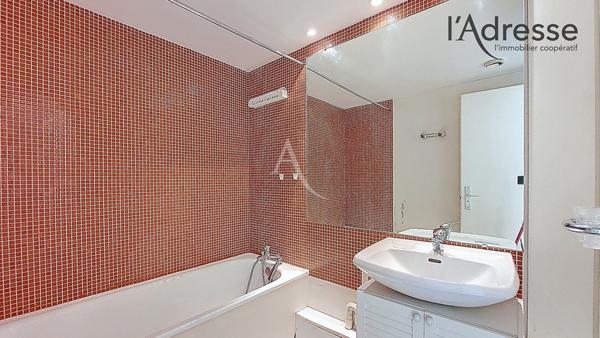 PUTEAUX / LA DEFENSE Studio de 27 m² avec cave et parking