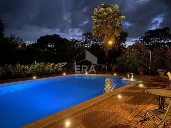 Maison avec piscine et gîte à Ménesplet.