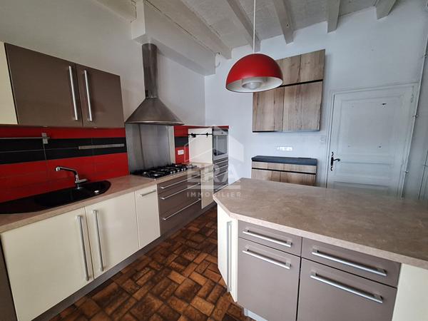 Maison avec piscine et gîte à Ménesplet.