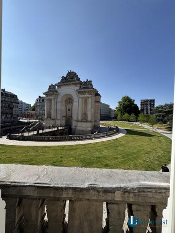 Vue sur la porte de Paris