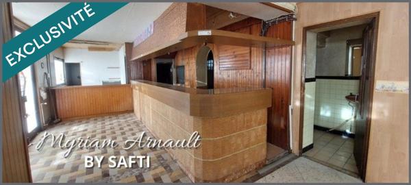 ENSEMBLE IMMOBILIER A RENOVER AVEC JARDIN ET SALLE DE SPECTACLES