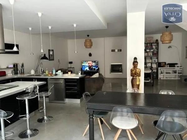 Vente maison 8 pièces de 350m²