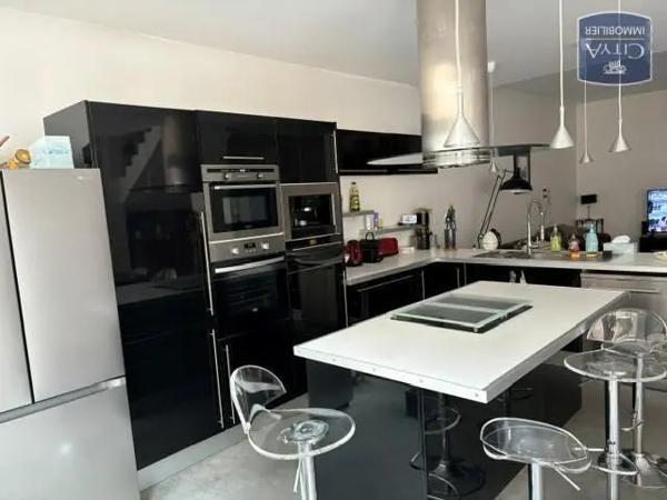 Vente maison 8 pièces de 350m²
