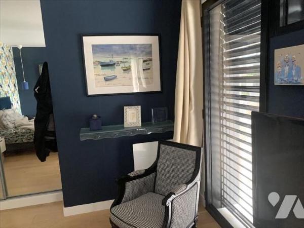 Maison contemporaine avec piscine au calme 223 m2

Située dans un quartier calme, cette superbe...