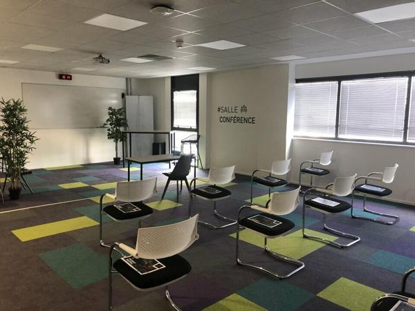 TOURS BUREAUX A LOUER de 44 M² A 2409 M² PARKINGS