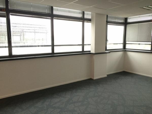 TOURS BUREAUX A LOUER de 44 M² A 2409 M² PARKINGS